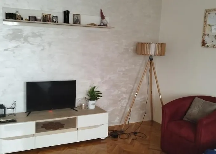 Lena 阿然德洛维克